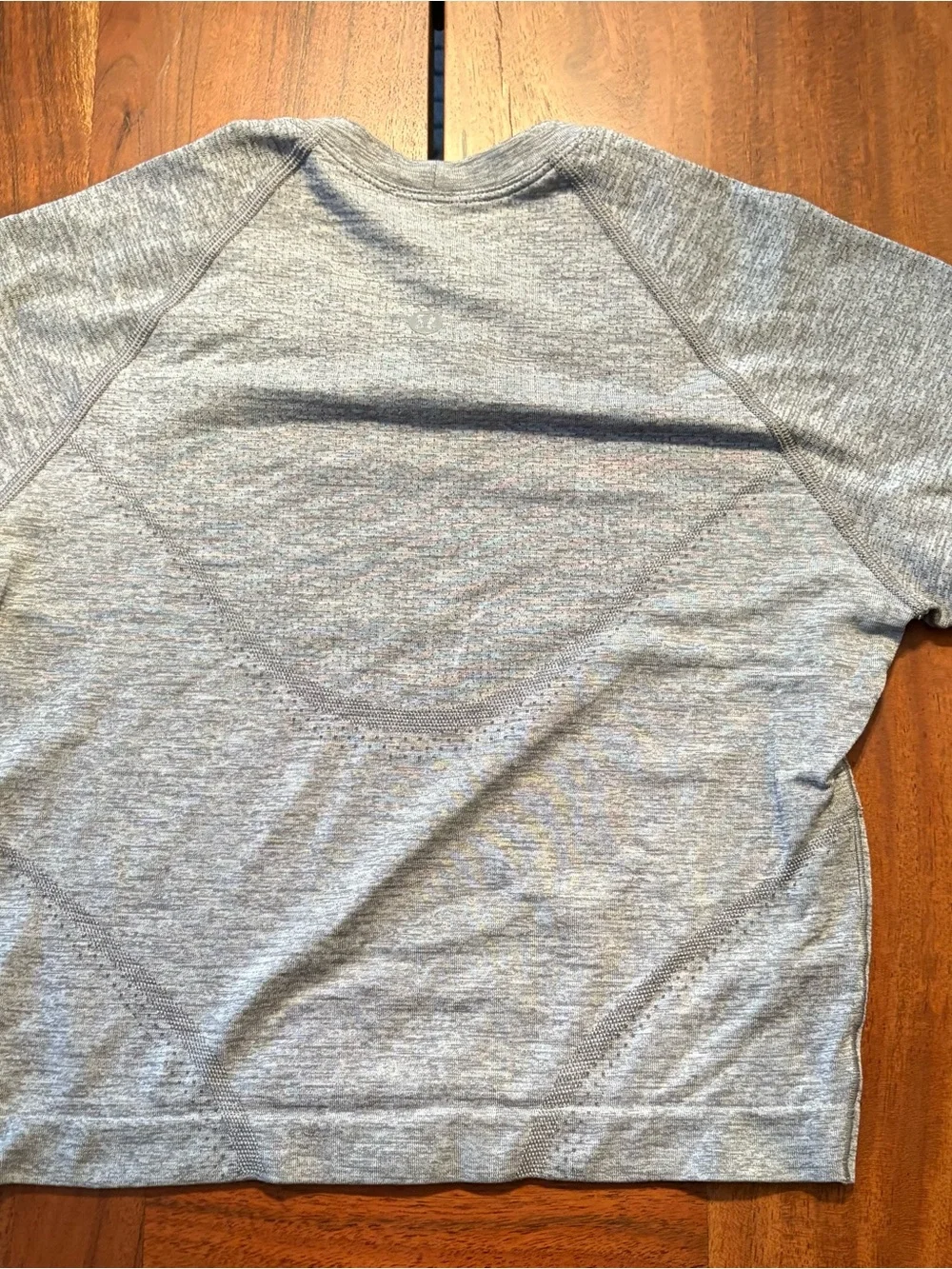 lululemon athletica Heather Gray Short Sleeve Crop Top size 4